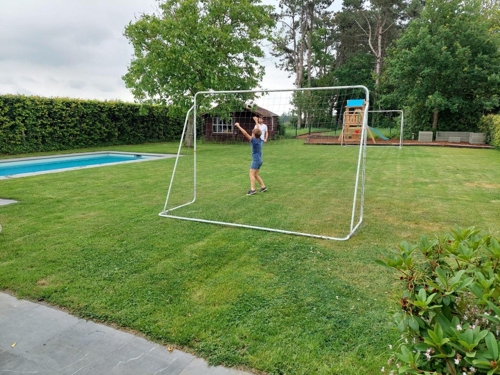 Vakantiewoning Met Permanent Verwarmd Zwembad En Sauna Koekelare Exterior foto